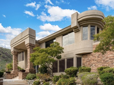 A fabulous hillside contemporary located in Tatum Canyon. This 5