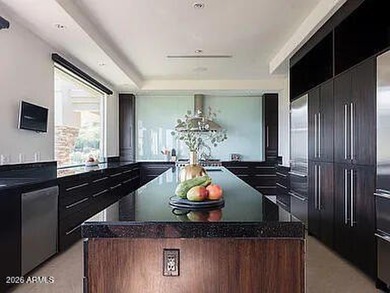 A fabulous hillside contemporary located in Tatum Canyon. This 5