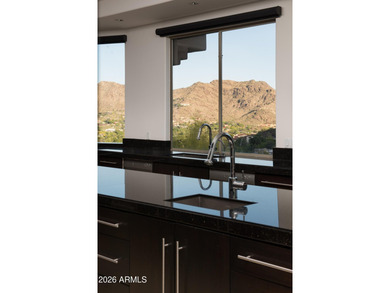 A fabulous hillside contemporary located in Tatum Canyon. This 5