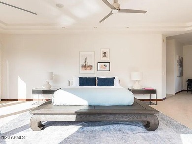 A fabulous hillside contemporary located in Tatum Canyon. This 5