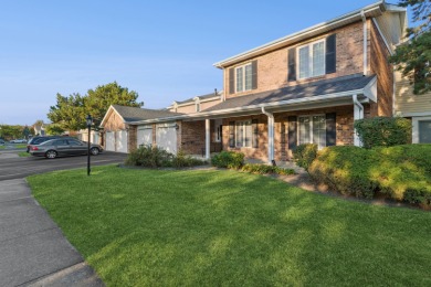 Lake Condo For Sale in Willowbrook, Illinois