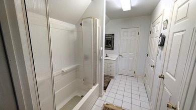Meticulously maintained 1994 Cape Cod home hosting a total of 3 - photo 31