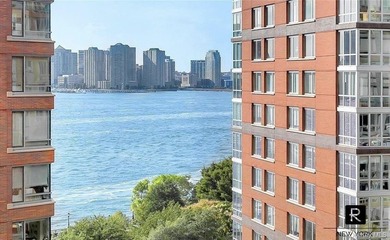SPRAWLING 3BED/4 BATH IN THE PRIVATE EAST WING OF THE RIVERHOUSE - photo 4