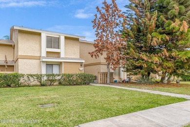 Charming 3BR/2BA townhome located in the desirable Oakwood - photo 2