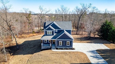 Welcome Home! This brand-new 4-bedroom, 3.5-bath home, expertly - photo 37