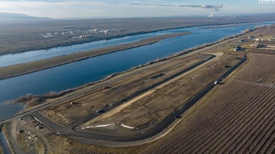 (private lake, pond, coastal) Lot Sale Pending in Pasco Washington