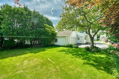 Welcome to 136 Hoover Road! This 1935 Colonial offers 4 spacious - photo 44