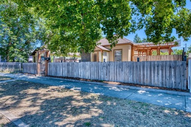 Located just blocks from downtown Hamilton, this beautifully - photo 2