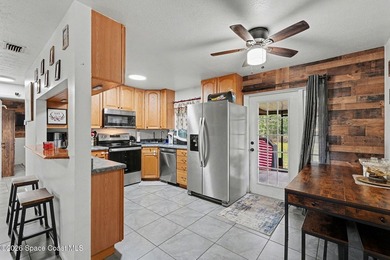 Enjoy easy Florida living in this well-maintained 2-bedroom - photo 3