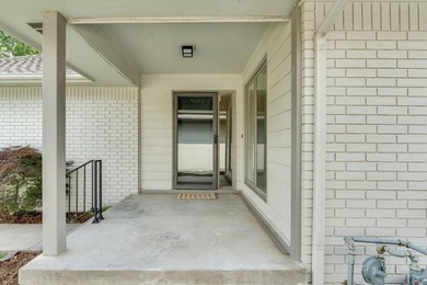 Wake up to beautiful lake views and enjoy the ease of - photo 2