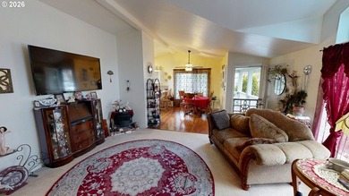 An updated and well cared for spacious manufactured home - photo 7