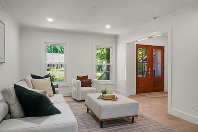 Welcome to timeless elegance in the heart of Snee Farm, one of - photo 11