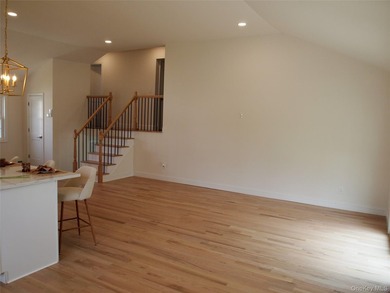 Fall in love with this Fully Renovated Split! 13ft cathedral - photo 11