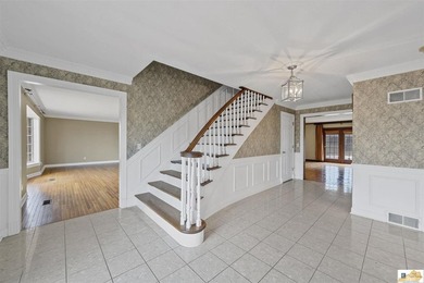 Welcome to this stunning all-brick estate that exudes timeless - photo 11