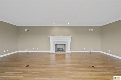 Welcome to this stunning all-brick estate that exudes timeless - photo 12