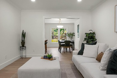 Welcome to timeless elegance in the heart of Snee Farm, one of - photo 13