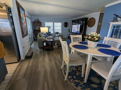 Welcome home to this beautiful unfurnished 2 bdrm 2 bath Double - photo 3