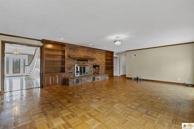 Welcome to this stunning all-brick estate that exudes timeless - photo 13