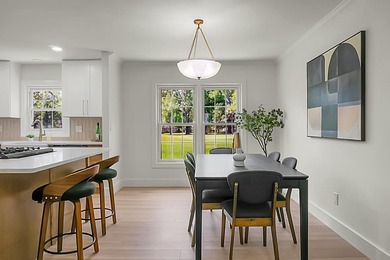 Welcome to timeless elegance in the heart of Snee Farm, one of - photo 14