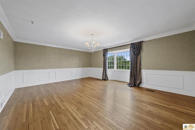 Welcome to this stunning all-brick estate that exudes timeless - photo 14