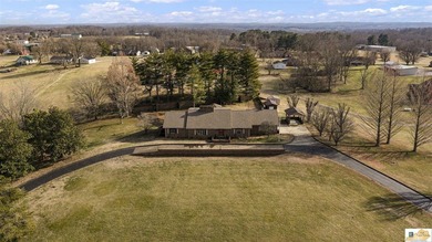 Welcome to this stunning all-brick estate that exudes timeless - photo 15