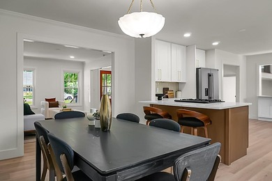 Welcome to timeless elegance in the heart of Snee Farm, one of - photo 16
