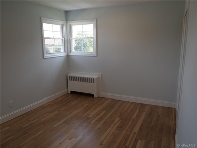 Fall in love with this Fully Renovated Split! 13ft cathedral - photo 16