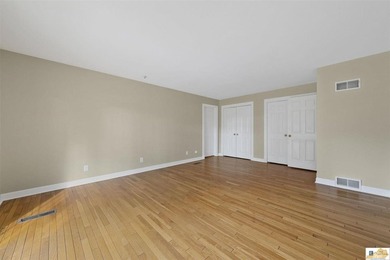 Welcome to this stunning all-brick estate that exudes timeless - photo 19