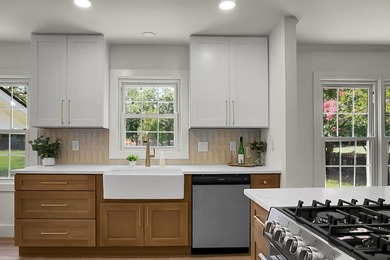 Welcome to timeless elegance in the heart of Snee Farm, one of - photo 20