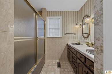 Welcome to this stunning all-brick estate that exudes timeless - photo 20