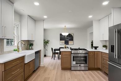 Welcome to timeless elegance in the heart of Snee Farm, one of - photo 21