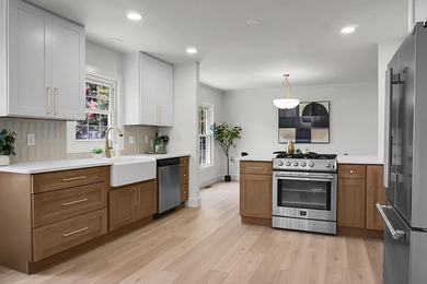 Welcome to timeless elegance in the heart of Snee Farm, one of - photo 22