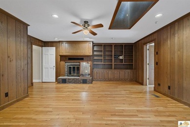 Welcome to this stunning all-brick estate that exudes timeless - photo 22