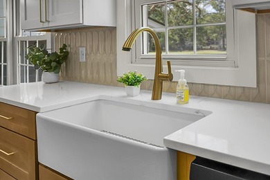 Welcome to timeless elegance in the heart of Snee Farm, one of - photo 25