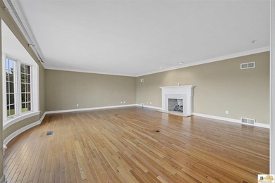 Welcome to this stunning all-brick estate that exudes timeless - photo 26