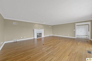 Welcome to this stunning all-brick estate that exudes timeless - photo 27