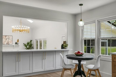 Welcome to timeless elegance in the heart of Snee Farm, one of - photo 29