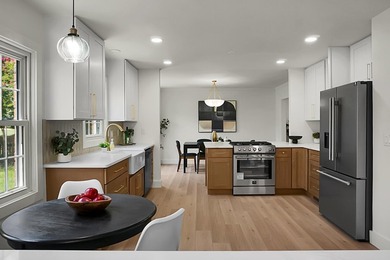 Welcome to timeless elegance in the heart of Snee Farm, one of - photo 31