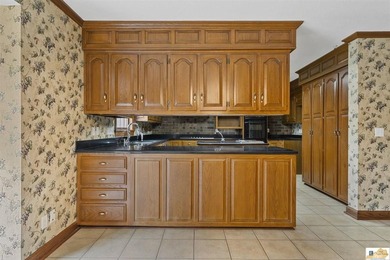 Welcome to this stunning all-brick estate that exudes timeless - photo 33