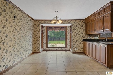 Welcome to this stunning all-brick estate that exudes timeless - photo 34