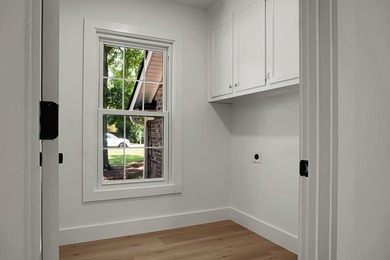 Welcome to timeless elegance in the heart of Snee Farm, one of - photo 36