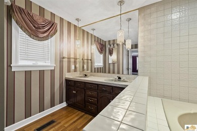 Welcome to this stunning all-brick estate that exudes timeless - photo 41