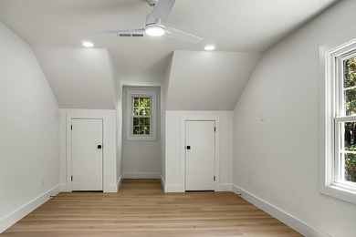 Welcome to timeless elegance in the heart of Snee Farm, one of - photo 47