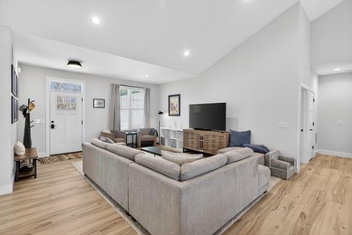 Looking to downsize, this home is perfect! Beautiful home in the - photo 5