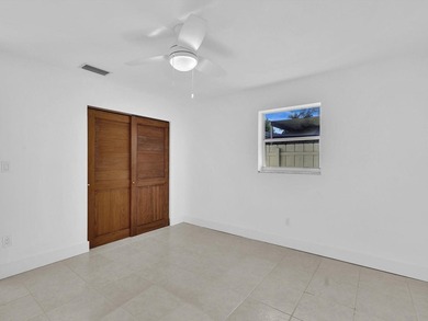 This 3-bedroom, 2-bathroom house is located in a quiet corner of - photo 21
