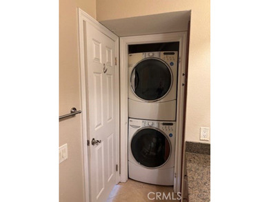 Beautiful Lower Level 1 Bedroom, 1 Full Bathroom Condo, located - photo 7