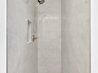 This 3-bedroom, 2-bathroom house is located in a quiet corner of - photo 36