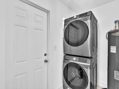 This 3-bedroom, 2-bathroom house is located in a quiet corner of - photo 38