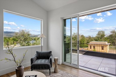 (private lake, pond, creek) Townhome/Townhouse For Sale in Garden City Idaho