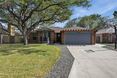 *PRICE REDUCTION!* Welcome to this beautifully renovated - photo 1